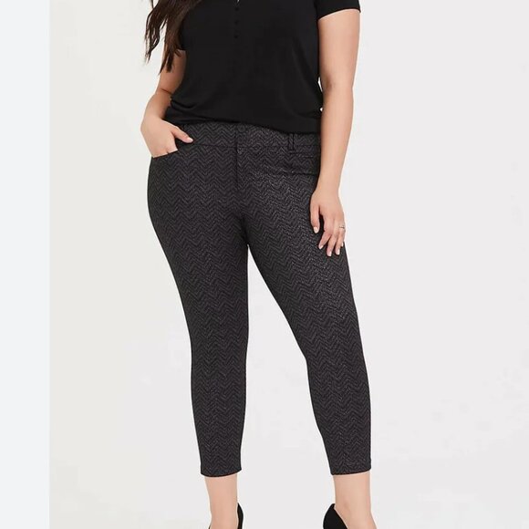 TORRID Gray Chevron Sparkle Ponte Stretch Ankle Pants size 14R - Picture 1 of 6